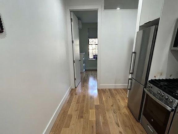 4th image of 482 Onderdonk Ave APT 2R