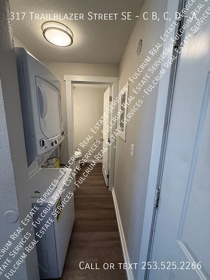 Spacious townhome in Lacey! — Photo 4