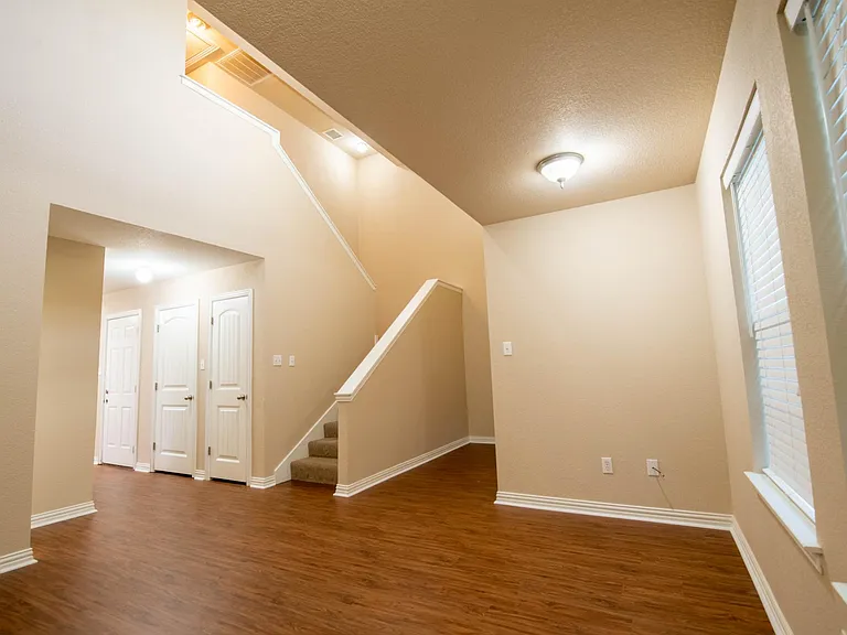 213 S College Dr #B — Photo 1