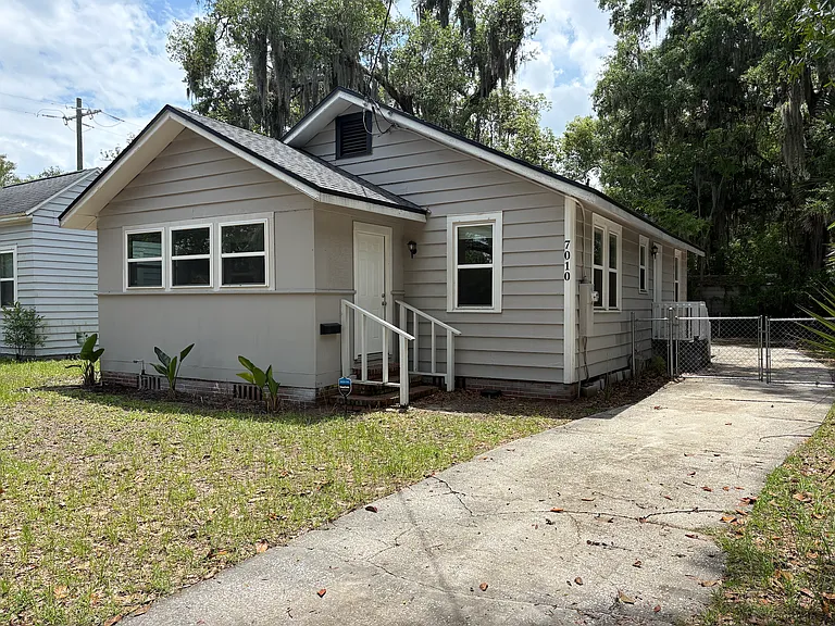 7010 N Pearl St — Photo 1
