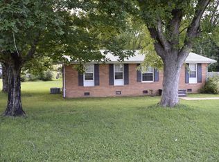 609 Hill View Dr, Lobelville, TN 37097