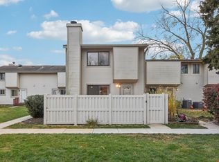 518 Del Lago Dr, Schaumburg, IL 60173