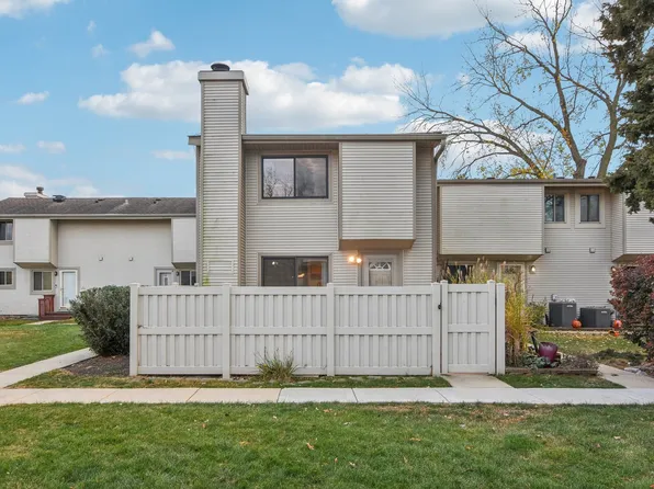 518 Del Lago Dr, Schaumburg, IL 60173