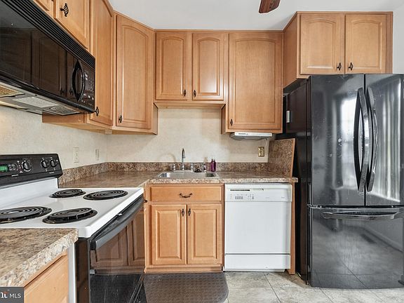5th image of 310 Harry S Truman Dr #226