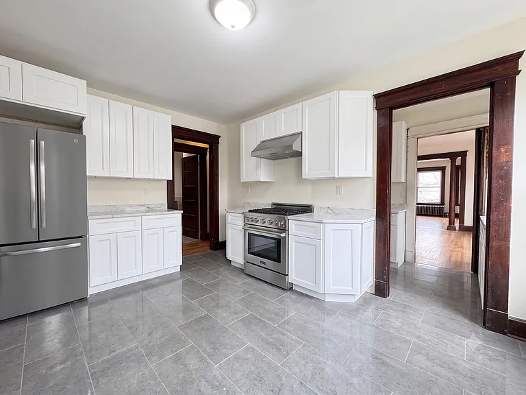 126 Mansfield St — Photo 2