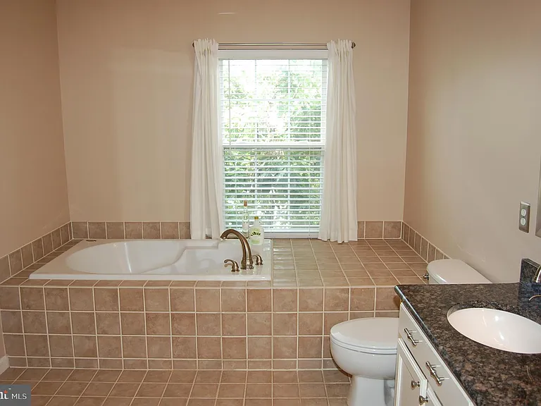 194 Martin Ln — Photo 16