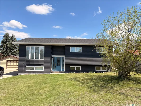 405 3rd Avenue W, Biggar, SK S0K 0M0
