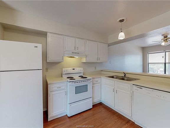 3rd image of 313 Manuel Dr APT C