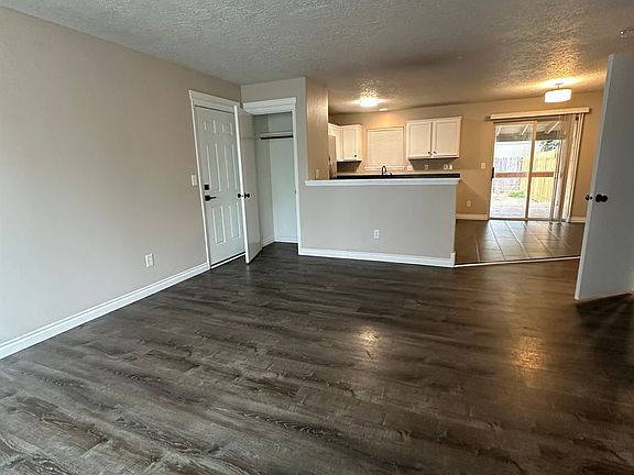 4th image of 3327 Rockingham Ct NE
