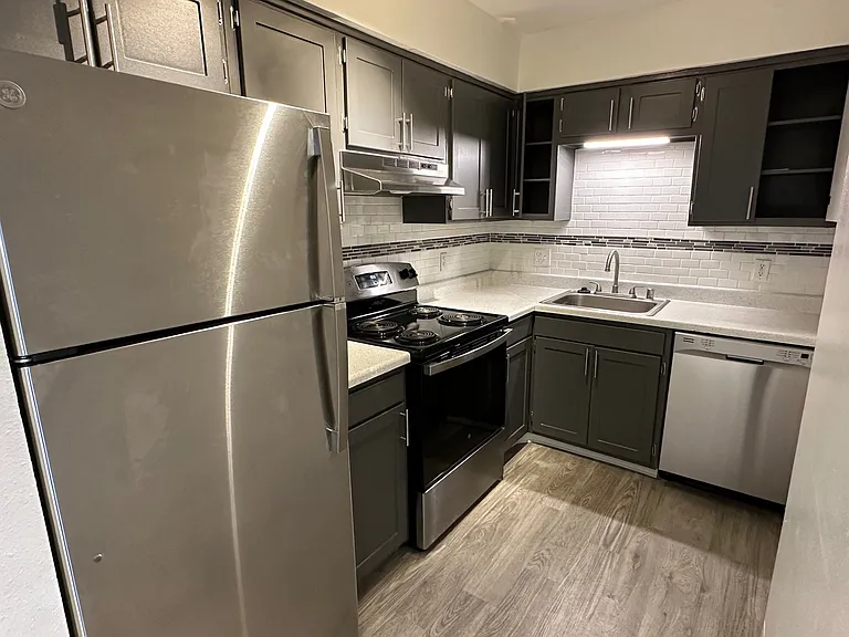 Academy Heights Apartments — Photo 26