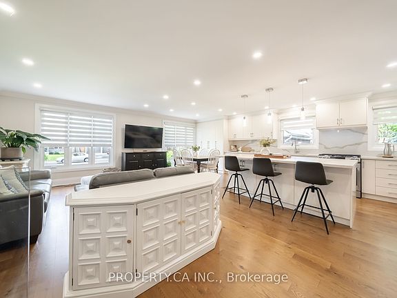 3rd image of 310 Parkside Dr