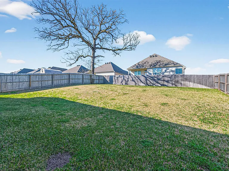 917 Farm Path — Photo 39