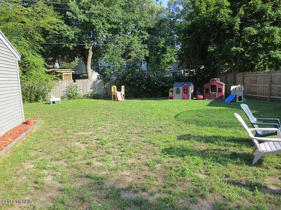 5th image of 735 Moulton Ave
