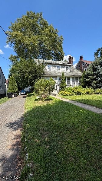 1st image of 901 E 7Th St
