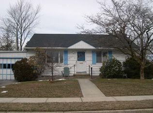 21 Jacqueline Rd, Massapequa, NY 11758