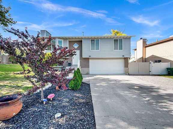 2nd image of 5568 Golden Gate Cir