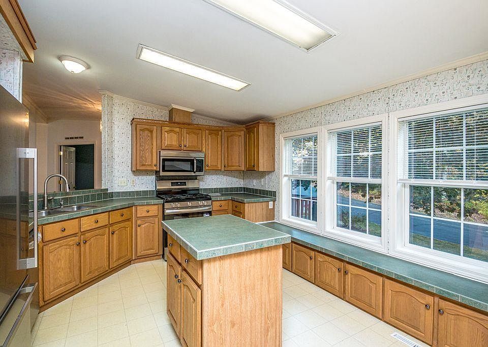 19th image of 36 Cardinal Way