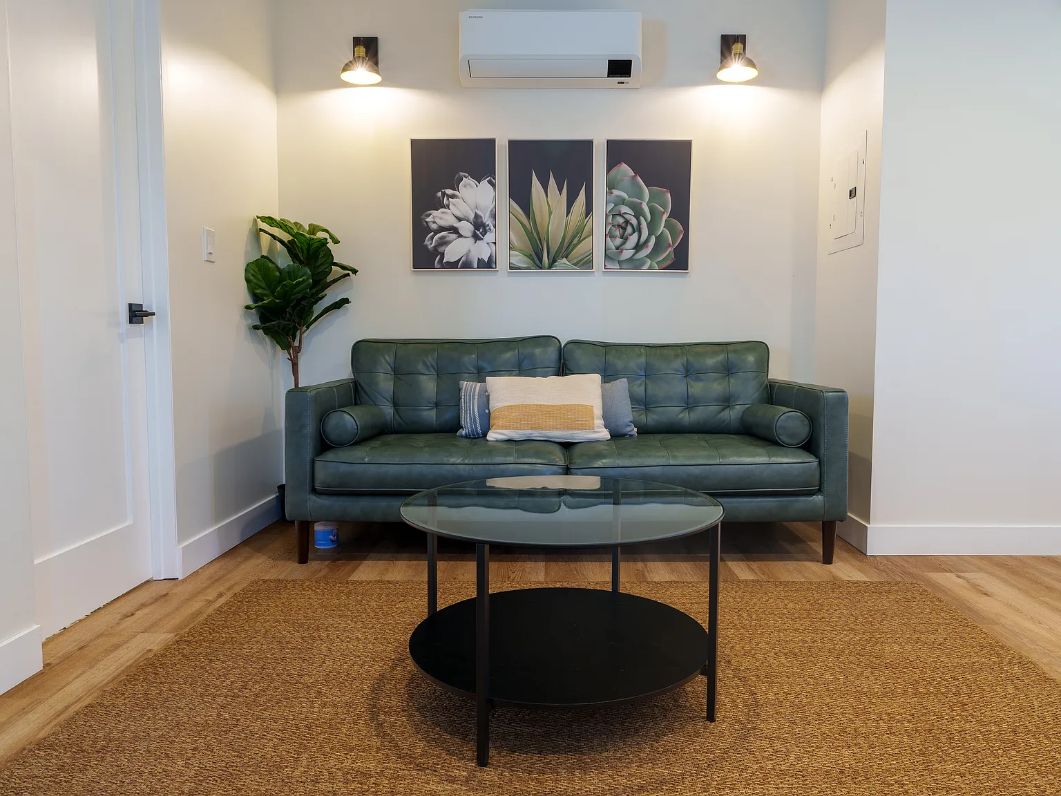 Studio, $3,000 — Photo 2
