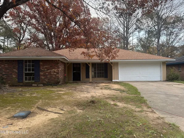 110 W Woodcrest Dr, Jackson, MS 39212
