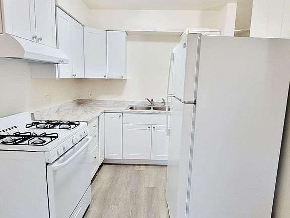 3rd image of 2205 E Cedar Ave #2