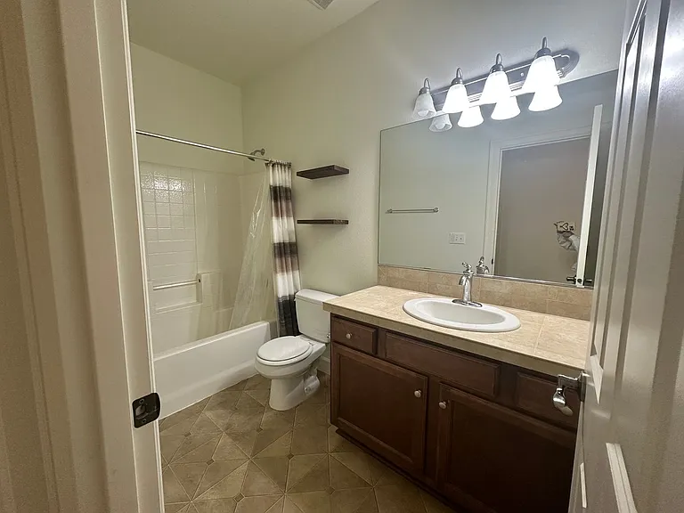 728 SE Bayshore Cir — Photo 15