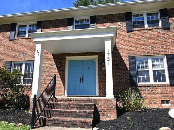 1751 Lake Wood Cir, Hixson, TN 37343