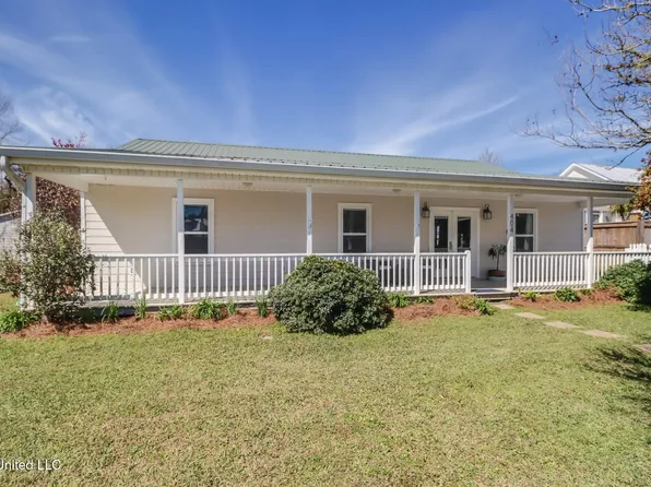 404 3rd St, Bay Saint Louis, MS 39520