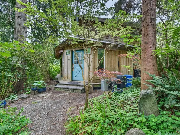 201 Price Rd, Saltspring Island, BC V8K 2E9