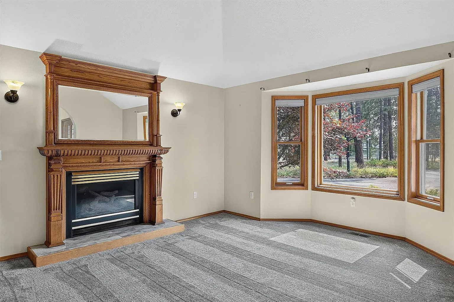 5 bed, 3.5 bath, 3727 sqft, $4,000 — Photo 3