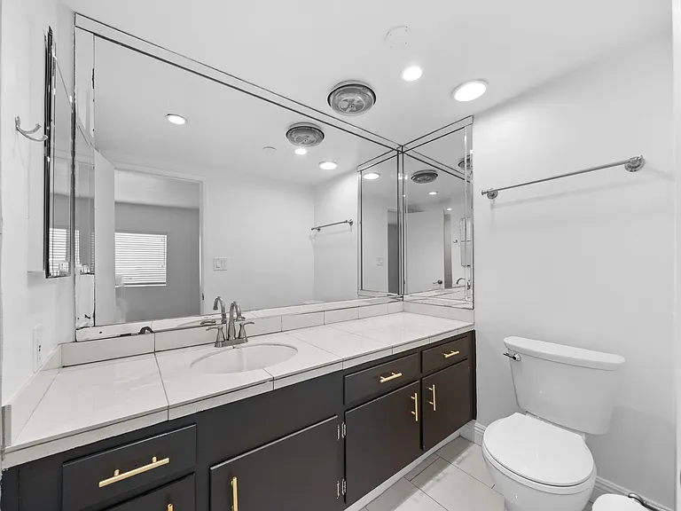 148 S Reeves Dr #4 — Photo 21