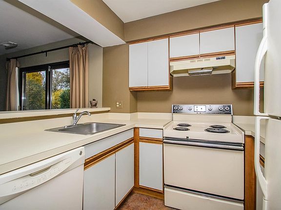 4th image of 350 Briarcrest Dr Unit 163