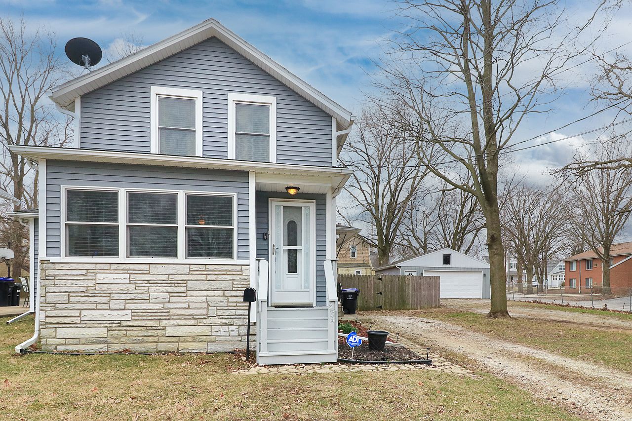 824 W Mill St, Bloomington, IL 61701 Zillow