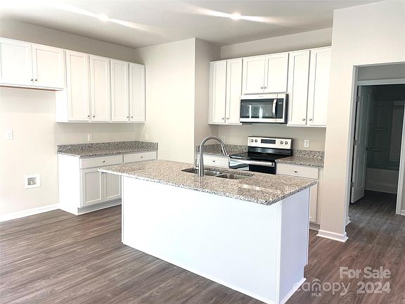 5th image of 3329 Goble St