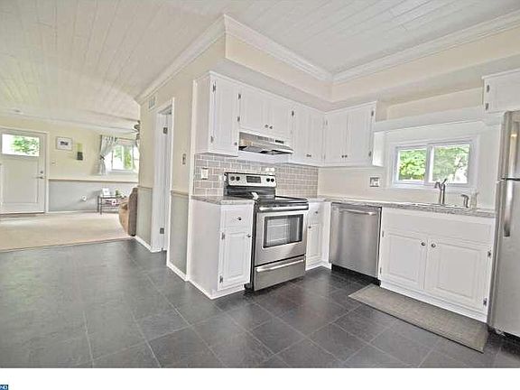 4th image of 2831 Lamott Ave