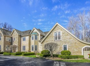 391 Belle Foret Dr, Lake Bluff, IL 60044