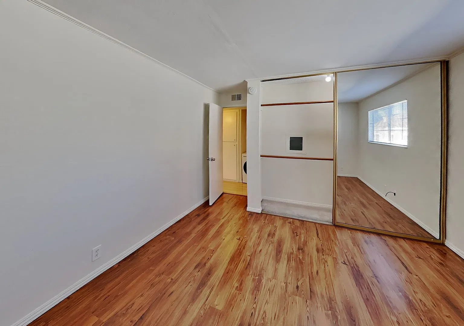 Walnut Creek 1/1 Condo Available Now! — Photo 4