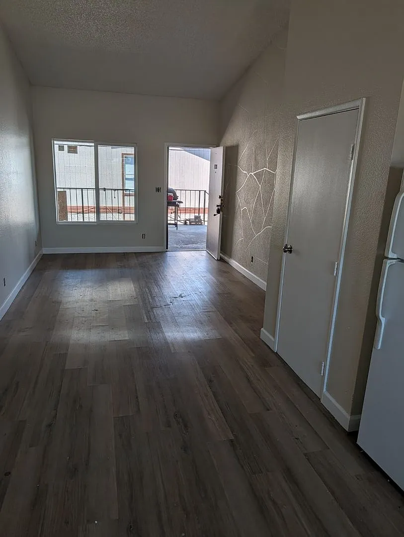 845 E Mahoney Ave — Photo 3