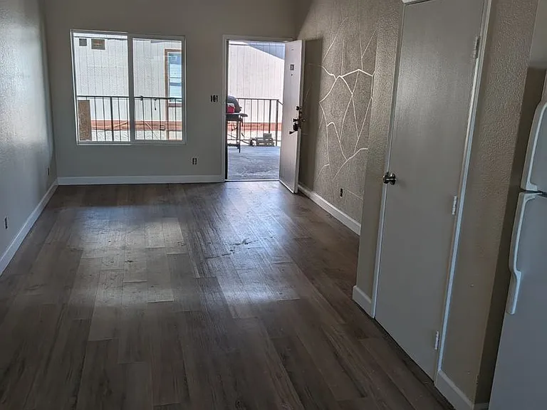 845 E Mahoney Ave — Photo 3