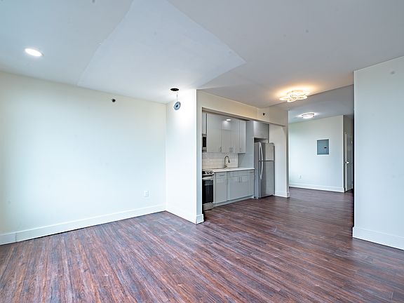 3rd image of 95-25 Waltham St #16C