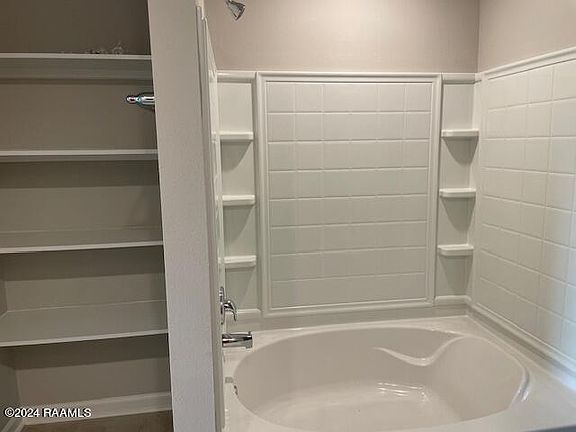 4th image of 409 Broussard Hill Dr