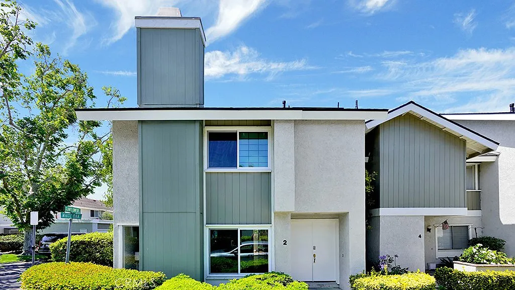 3 bed, 2.5 bath, 1464 sqft, $3,900 — Photo 1