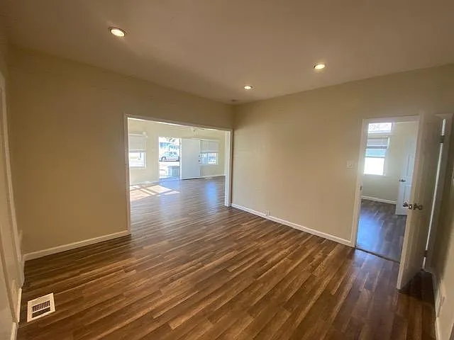 102 Broadway St — Photo 8