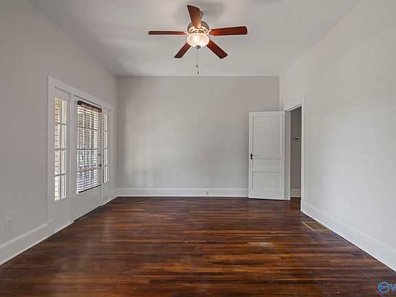 4th image of 803 McCullough Ave NE