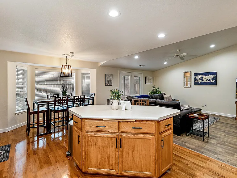 2327 Jeremy St — Photo 15