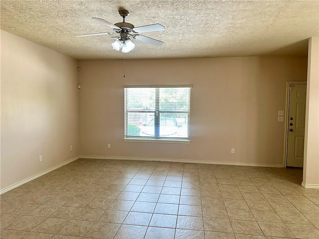 2 bed, 1128 sqft, $1,450 — Photo 2