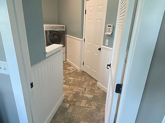 2nd image of 17 Saddlebrook Ct