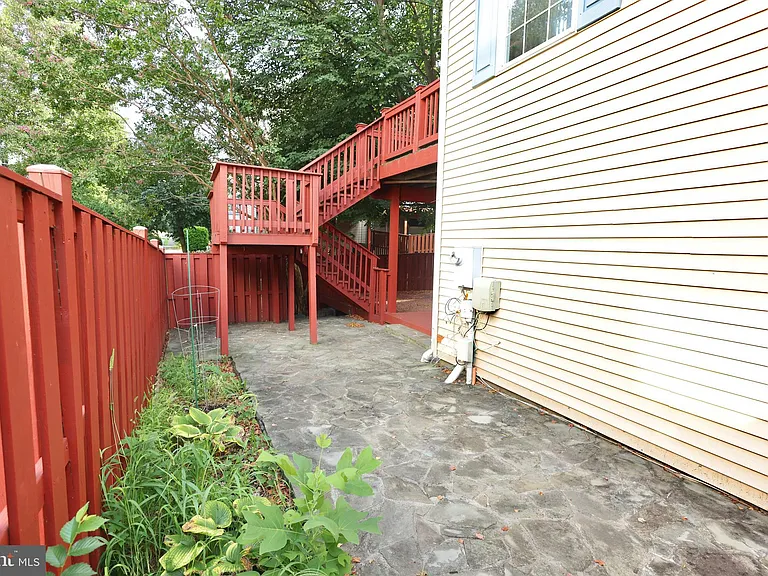 6633 Creek Point Way — Photo 36
