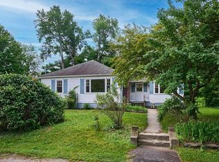 8 W Lake St, Easthampton, MA 01027