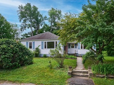 8 W Lake St, Easthampton, MA, 01027