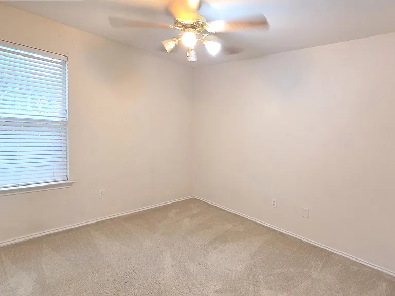 307 Golden Gate Dr — Photo 8